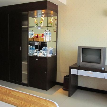 Antares Hotel Medan Exteriör bild