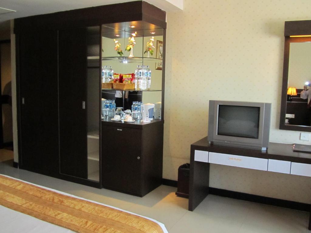 Antares Hotel Medan Exteriör bild