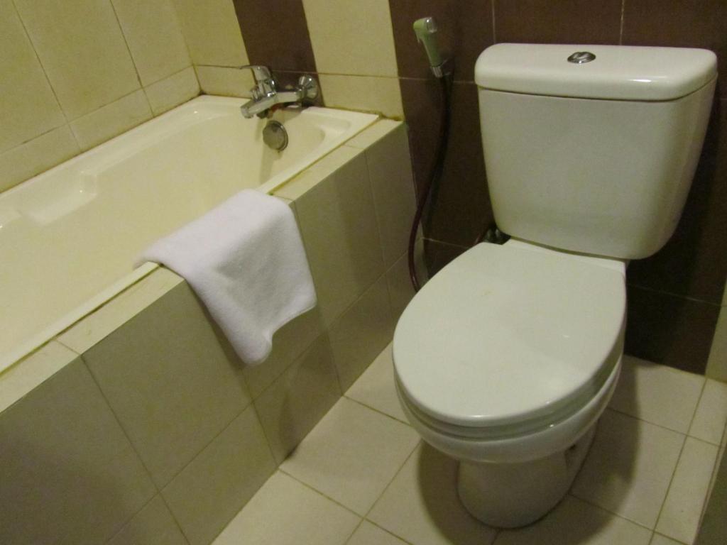 Antares Hotel Medan Exteriör bild