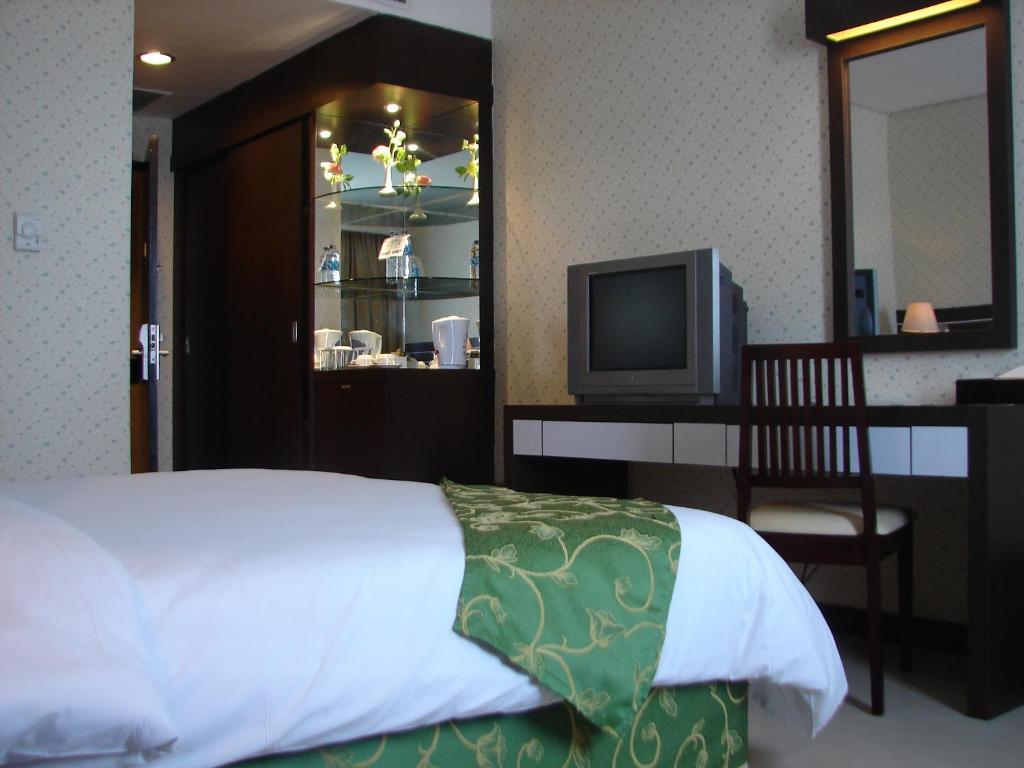 Antares Hotel Medan Exteriör bild