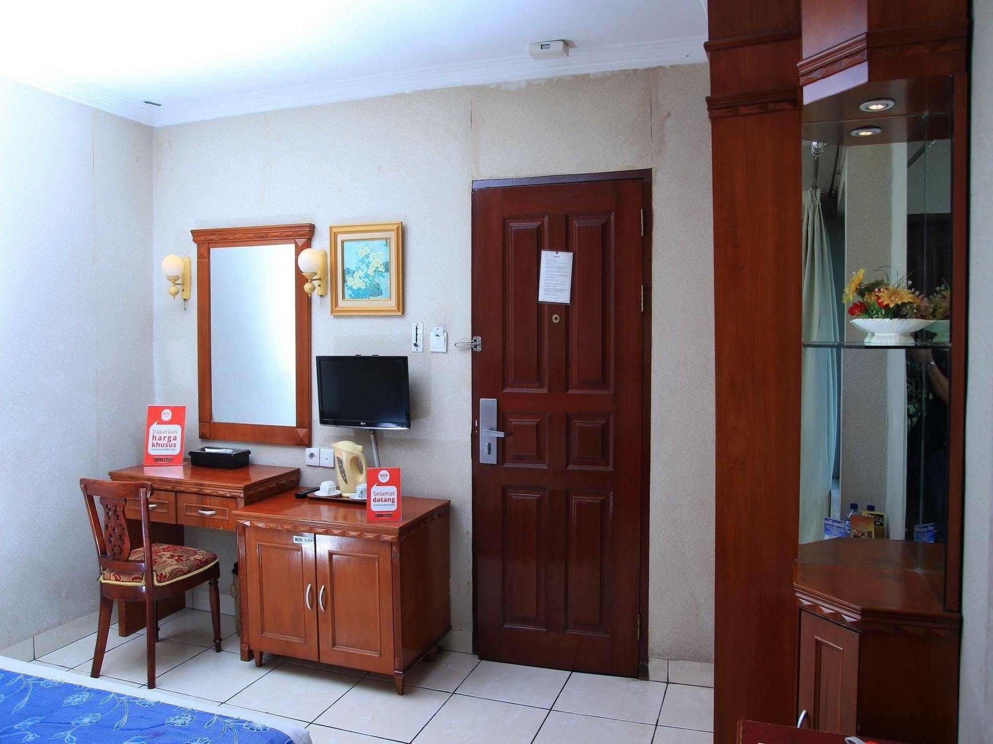 Antares Hotel Medan Exteriör bild